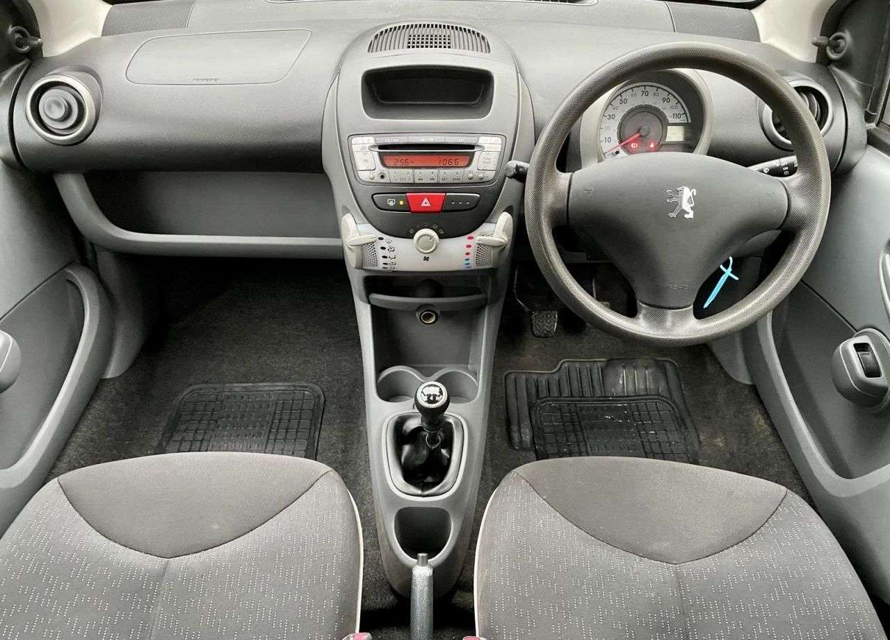 2011 PEUGEOT 107 2011 PEUGEOT 107