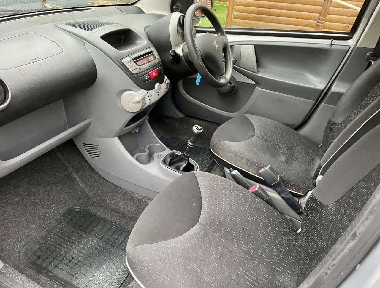 2011 PEUGEOT 107 2011 PEUGEOT 107