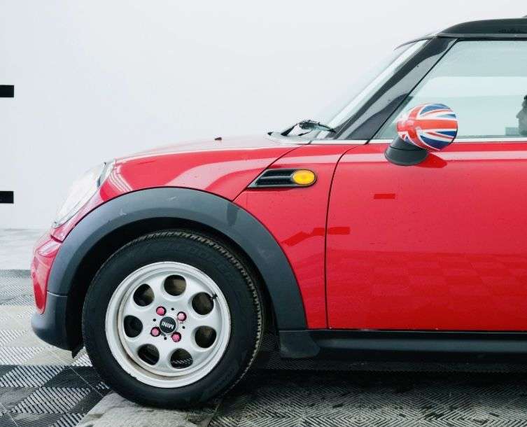 2011 MINI CLUBMAN 2011 MINI CLUBMAN