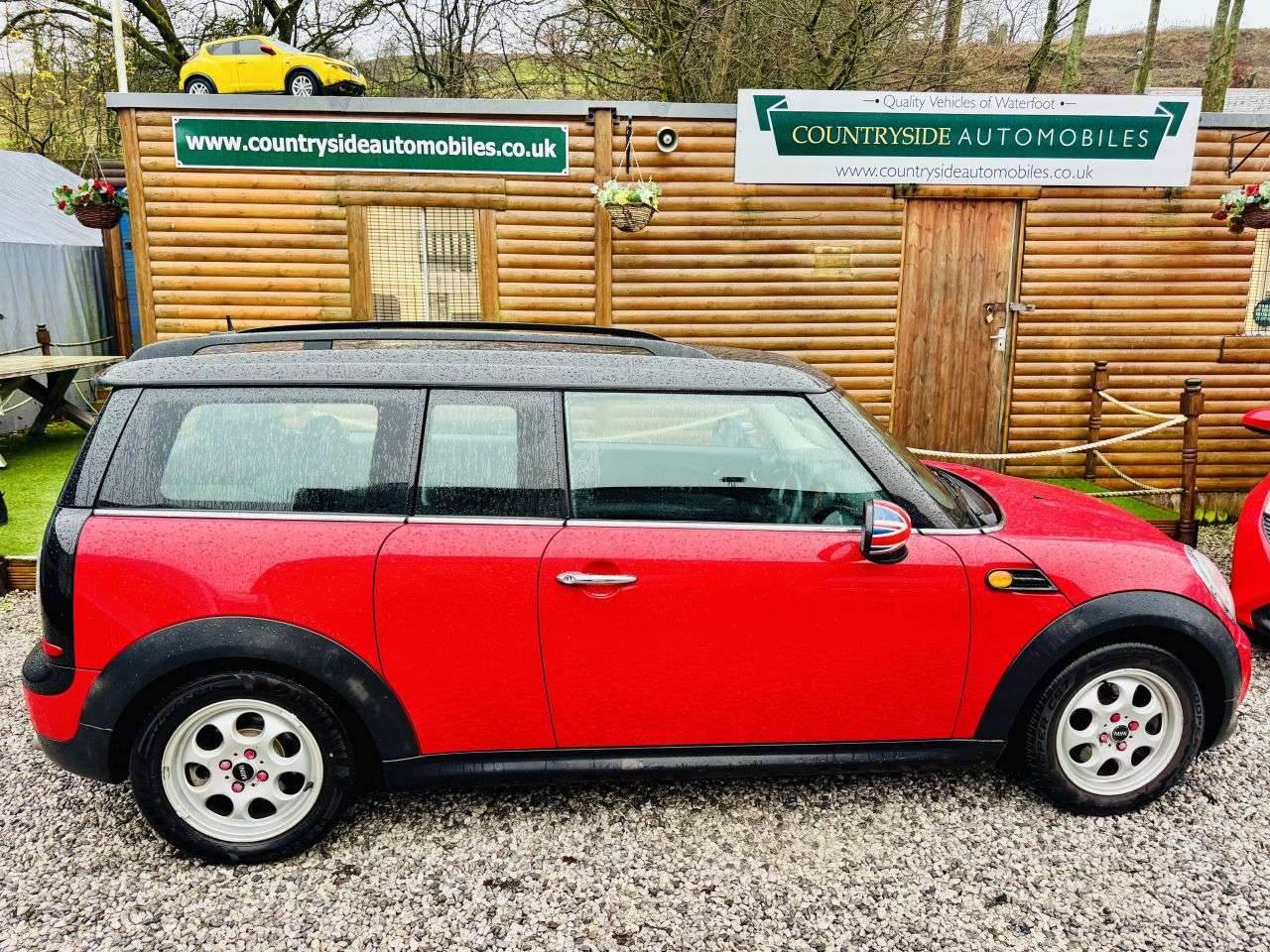 A 2011 MINI CLUBMAN 1.6 Cooper D Estate 5dr Diesel Manual Euro 5 (s/s) (112 ps) ROOF BARS # EST A 2011 MINI CLUBMAN 1.6 Cooper D Estate 5dr Diesel Manual Euro 5 (s/s) (112 ps) ROOF BARS # EST