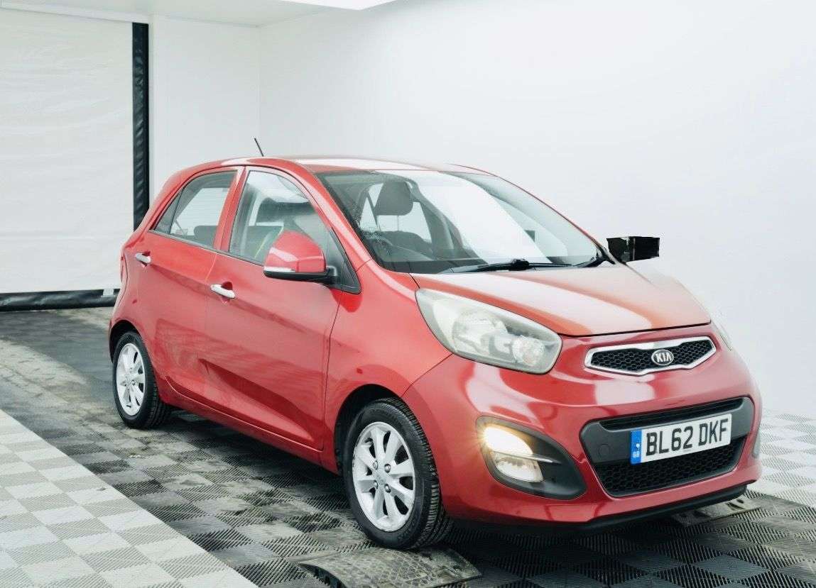 A 2013 KIA PICANTO 1.0 2 Hatchback 5dr Petrol Manual Euro 5 (68 bhp) ONLY 25000 MILES! INSURAN A 2013 KIA PICANTO 1.0 2 Hatchback 5dr Petrol Manual Euro 5 (68 bhp) ONLY 25000 MILES! INSURAN