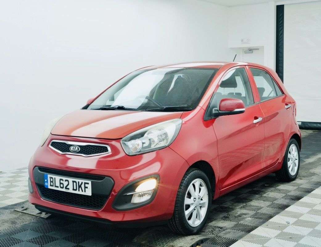 A 2013 KIA PICANTO 1.0 2 Hatchback 5dr Petrol Manual Euro 5 (68 bhp) ONLY 25000 MILES! INSURAN A 2013 KIA PICANTO 1.0 2 Hatchback 5dr Petrol Manual Euro 5 (68 bhp) ONLY 25000 MILES! INSURAN
