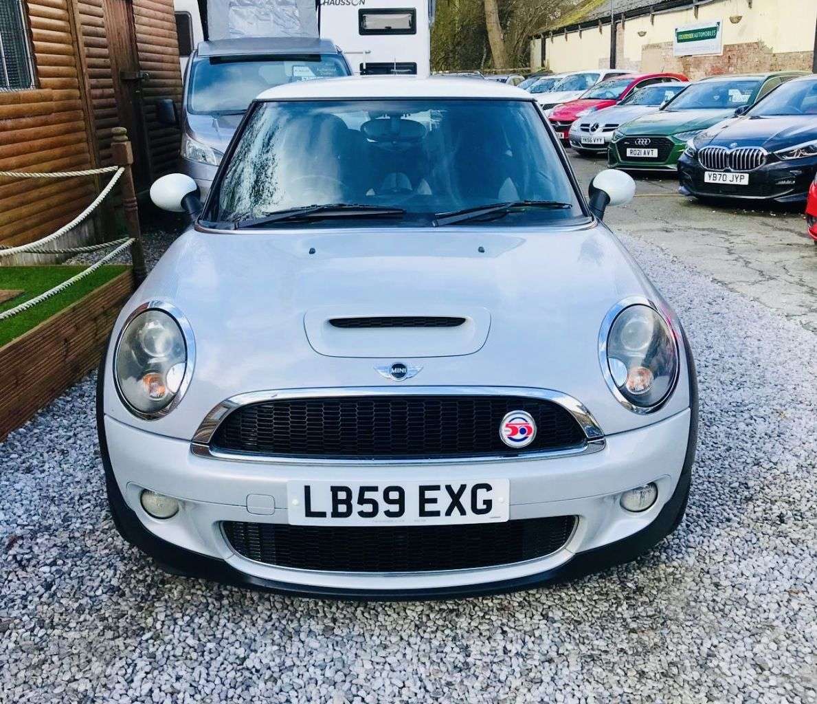 A 2009 MINI HATCH 1.6 Cooper S Camden Hatchback 3dr Petrol Manual Euro 5 (175 ps) FINE WHITE A 2009 MINI HATCH 1.6 Cooper S Camden Hatchback 3dr Petrol Manual Euro 5 (175 ps) FINE WHITE