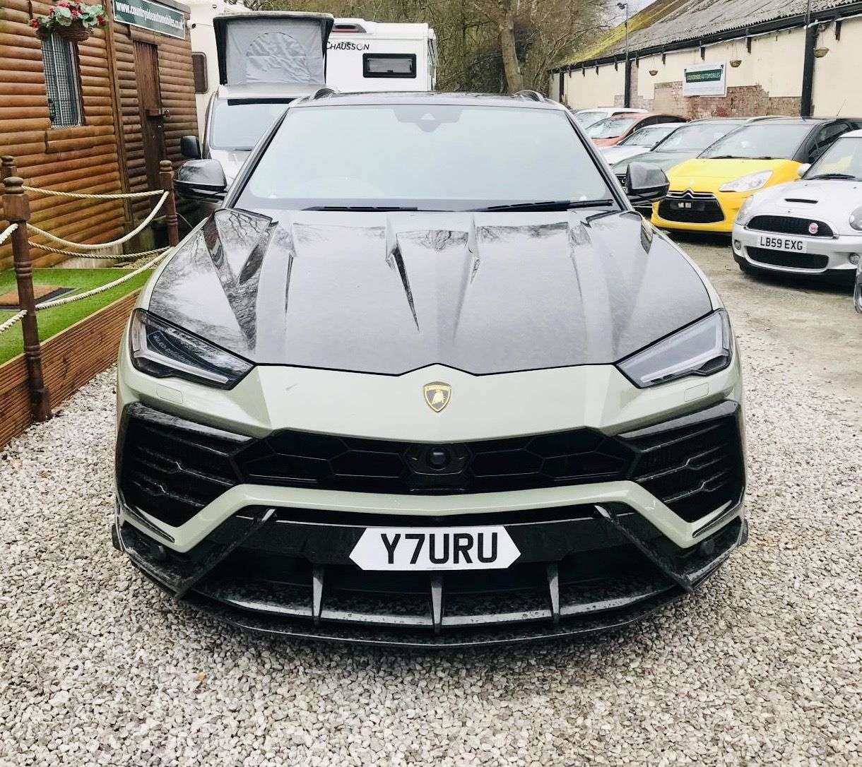 A 2020 LAMBORGHINI URUS 4.0 V8 BiTurbo SUV 5dr Petrol Auto 4WD Euro 6 (650 ps) FULL FORGED CARBON P A 2020 LAMBORGHINI URUS 4.0 V8 BiTurbo SUV 5dr Petrol Auto 4WD Euro 6 (650 ps) FULL FORGED CARBON P