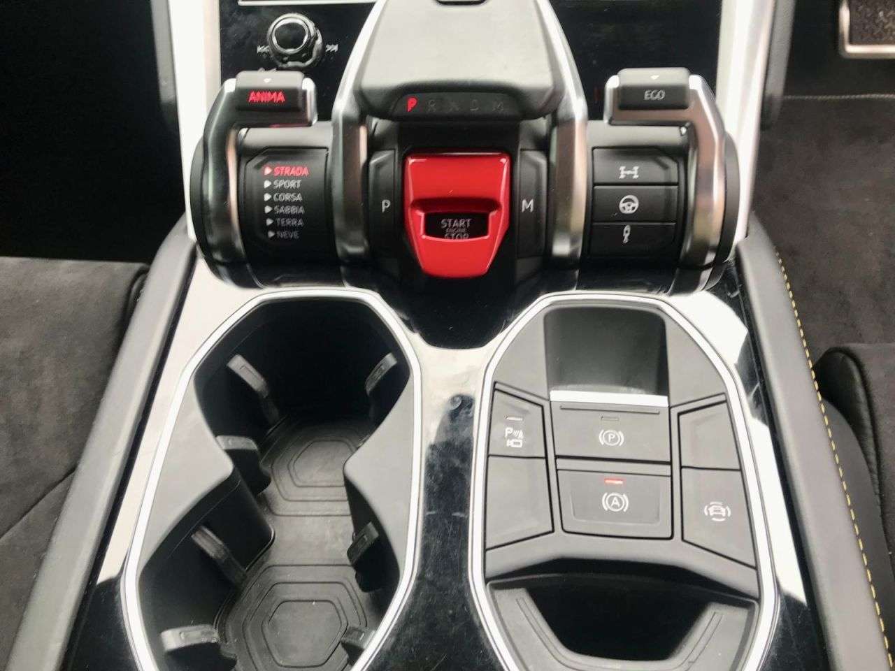 2020 LAMBORGHINI URUS 2020 LAMBORGHINI URUS