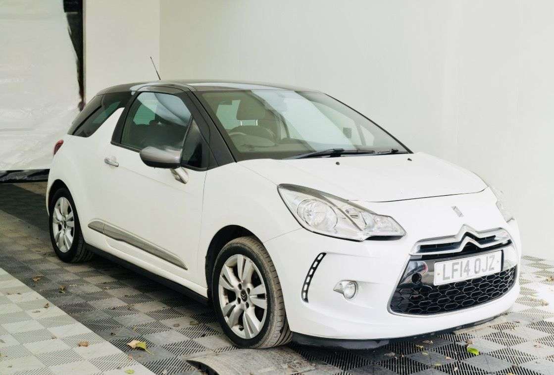 A 2014 CITROEN DS3 1.6 VTi DStyle Hatchback 3dr Petrol Manual Euro 5 (120 ps) 3 MONTH WARRANTY A 2014 CITROEN DS3 1.6 VTi DStyle Hatchback 3dr Petrol Manual Euro 5 (120 ps) 3 MONTH WARRANTY