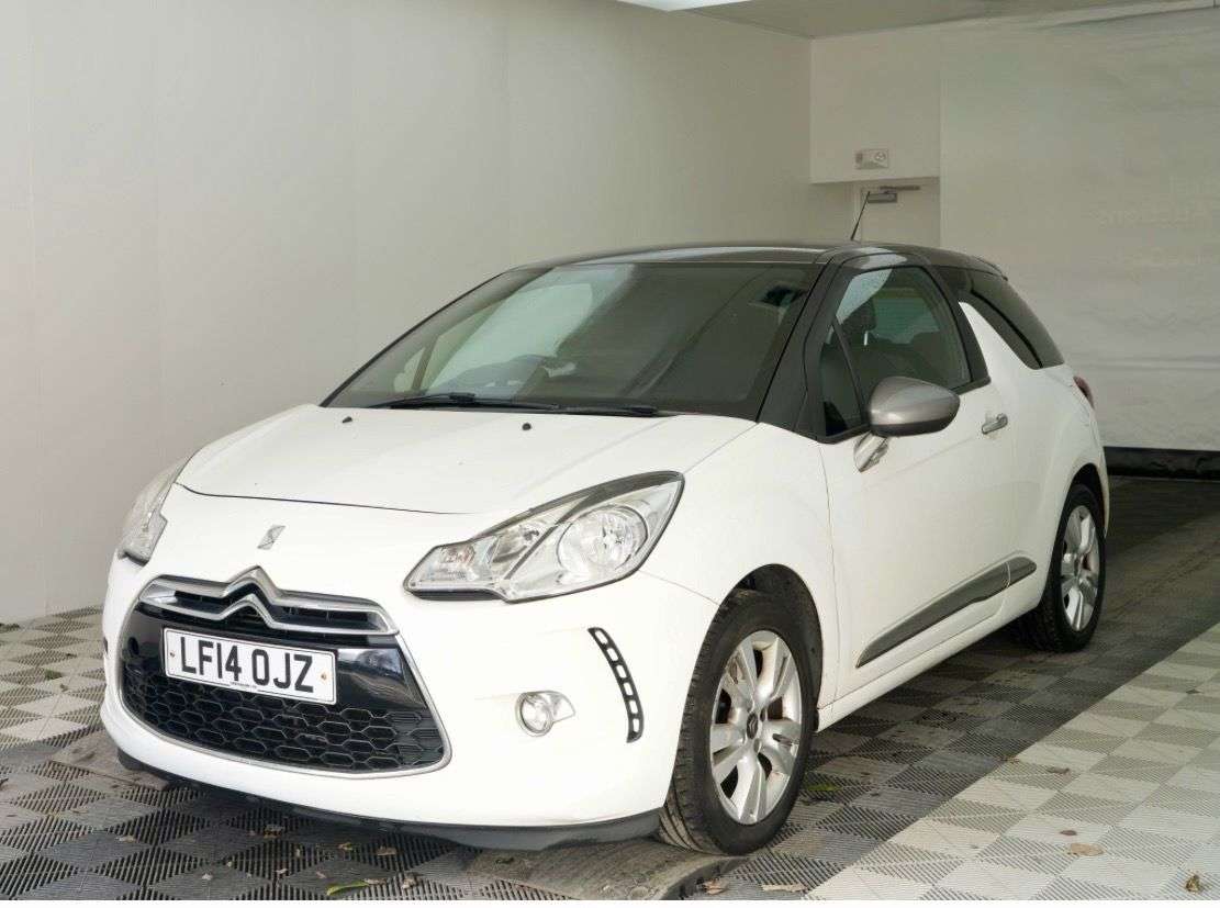 A 2014 CITROEN DS3 1.6 VTi DStyle Hatchback 3dr Petrol Manual Euro 5 (120 ps) 3 MONTH WARRANTY A 2014 CITROEN DS3 1.6 VTi DStyle Hatchback 3dr Petrol Manual Euro 5 (120 ps) 3 MONTH WARRANTY