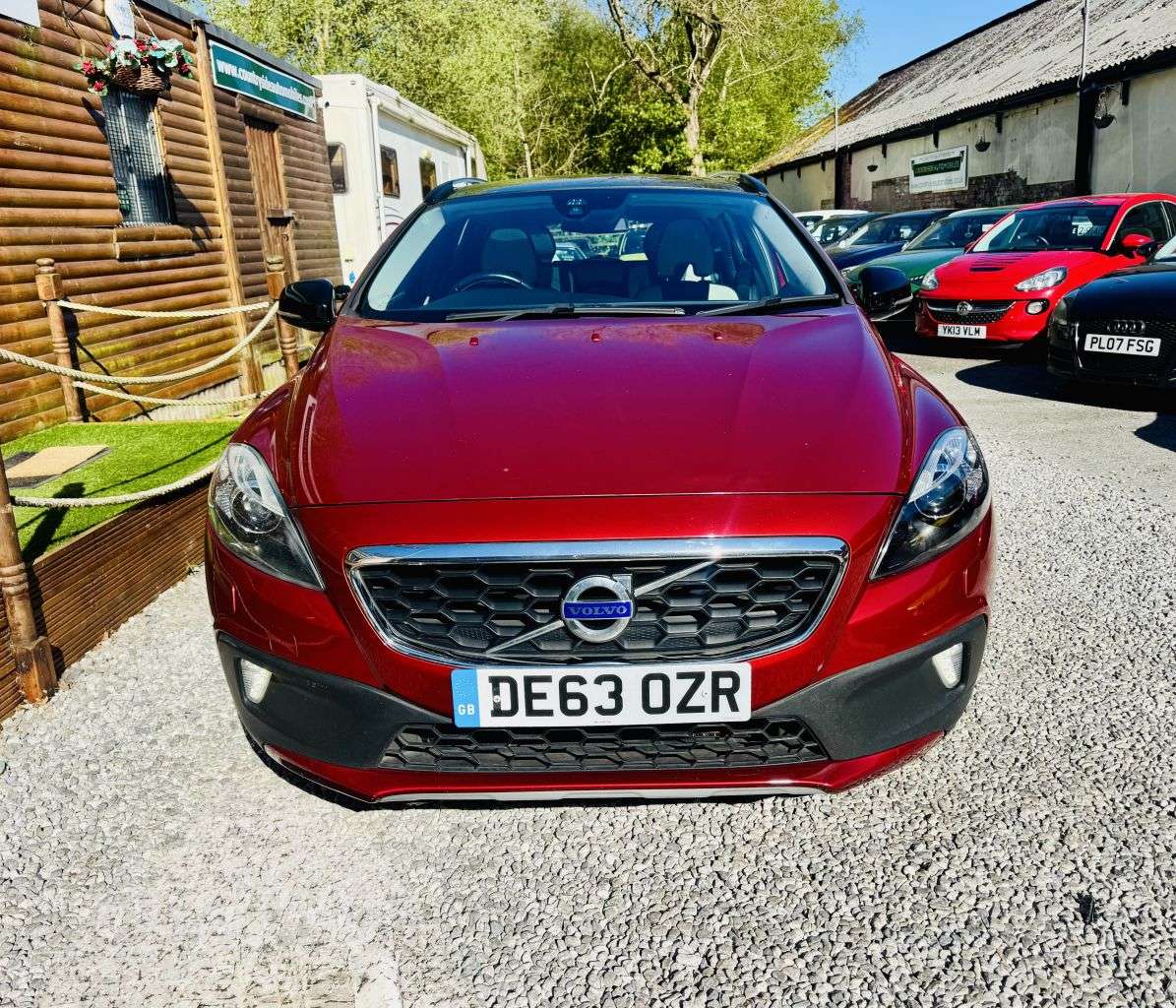 A 2013 VOLVO V40 CROSS COUNTRY 1.6 D2 Lux Hatchback 5dr Diesel Manual Euro 5 (s/s) (115 ps) A 2013 VOLVO V40 CROSS COUNTRY 1.6 D2 Lux Hatchback 5dr Diesel Manual Euro 5 (s/s) (115 ps)