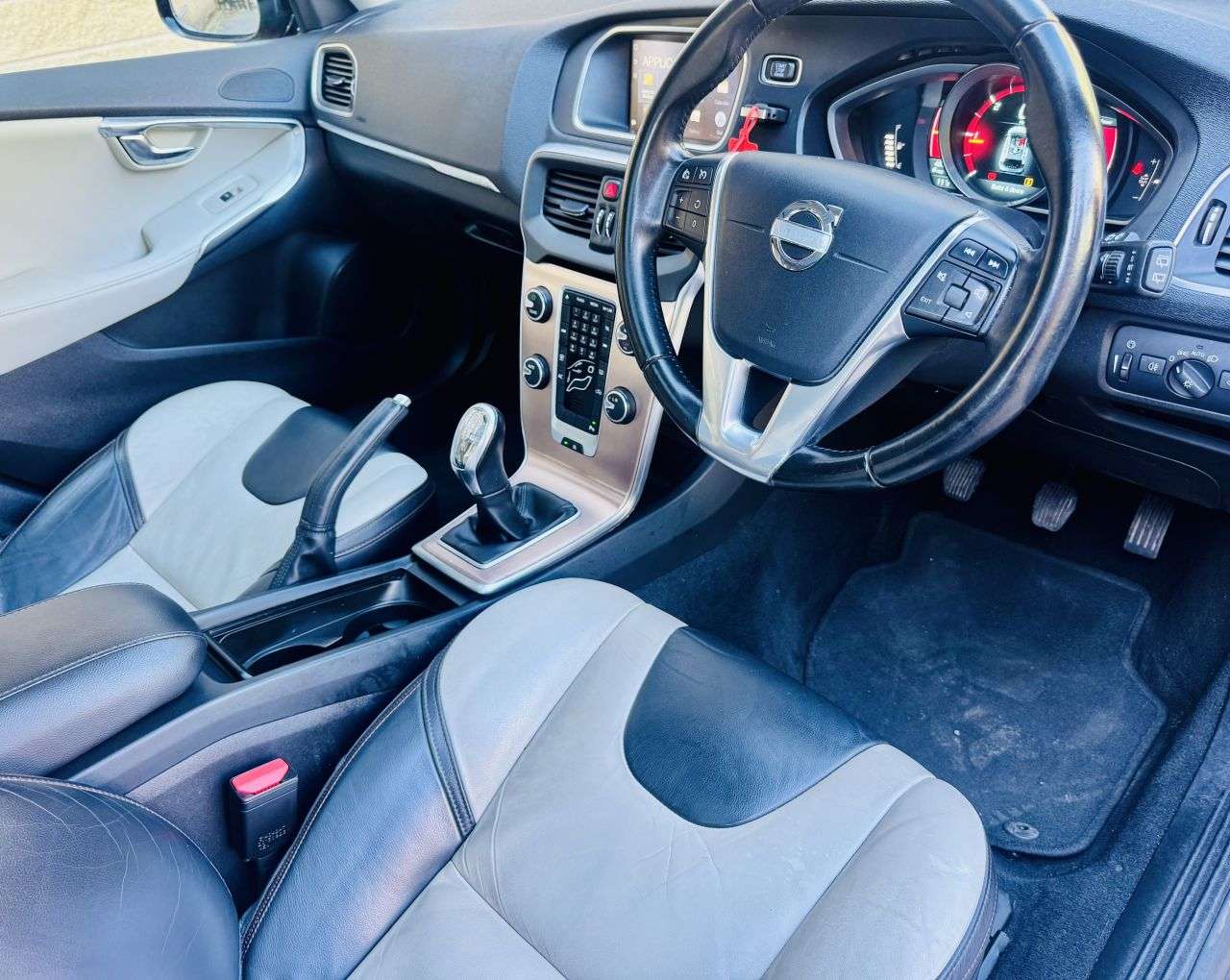 2013 VOLVO V40 CROSS COUNTRY 2013 VOLVO V40 CROSS COUNTRY