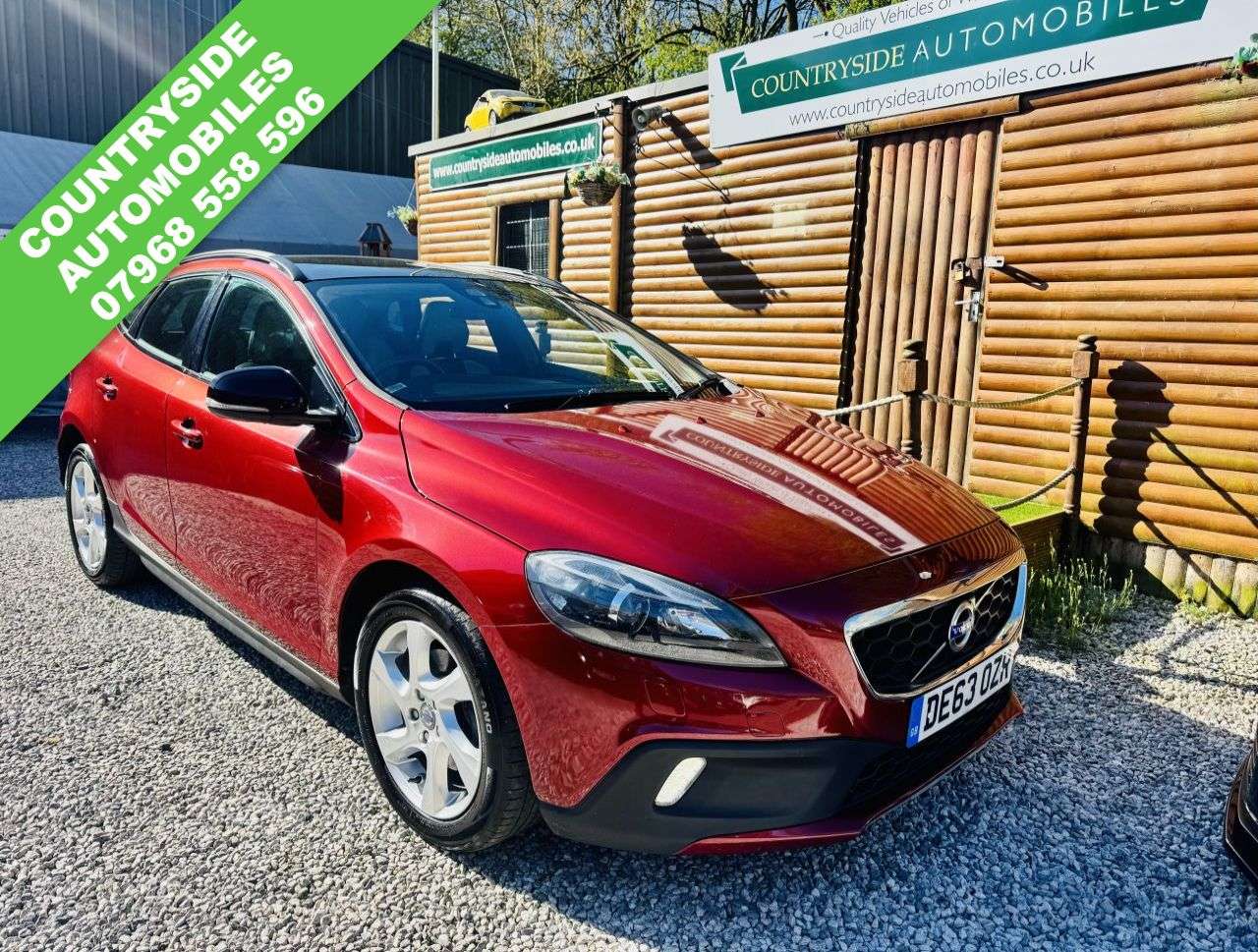 A 2013 VOLVO V40 CROSS COUNTRY 1.6 D2 Lux Hatchback 5dr Diesel Manual Euro 5 (s/s) (115 ps) A 2013 VOLVO V40 CROSS COUNTRY 1.6 D2 Lux Hatchback 5dr Diesel Manual Euro 5 (s/s) (115 ps)
