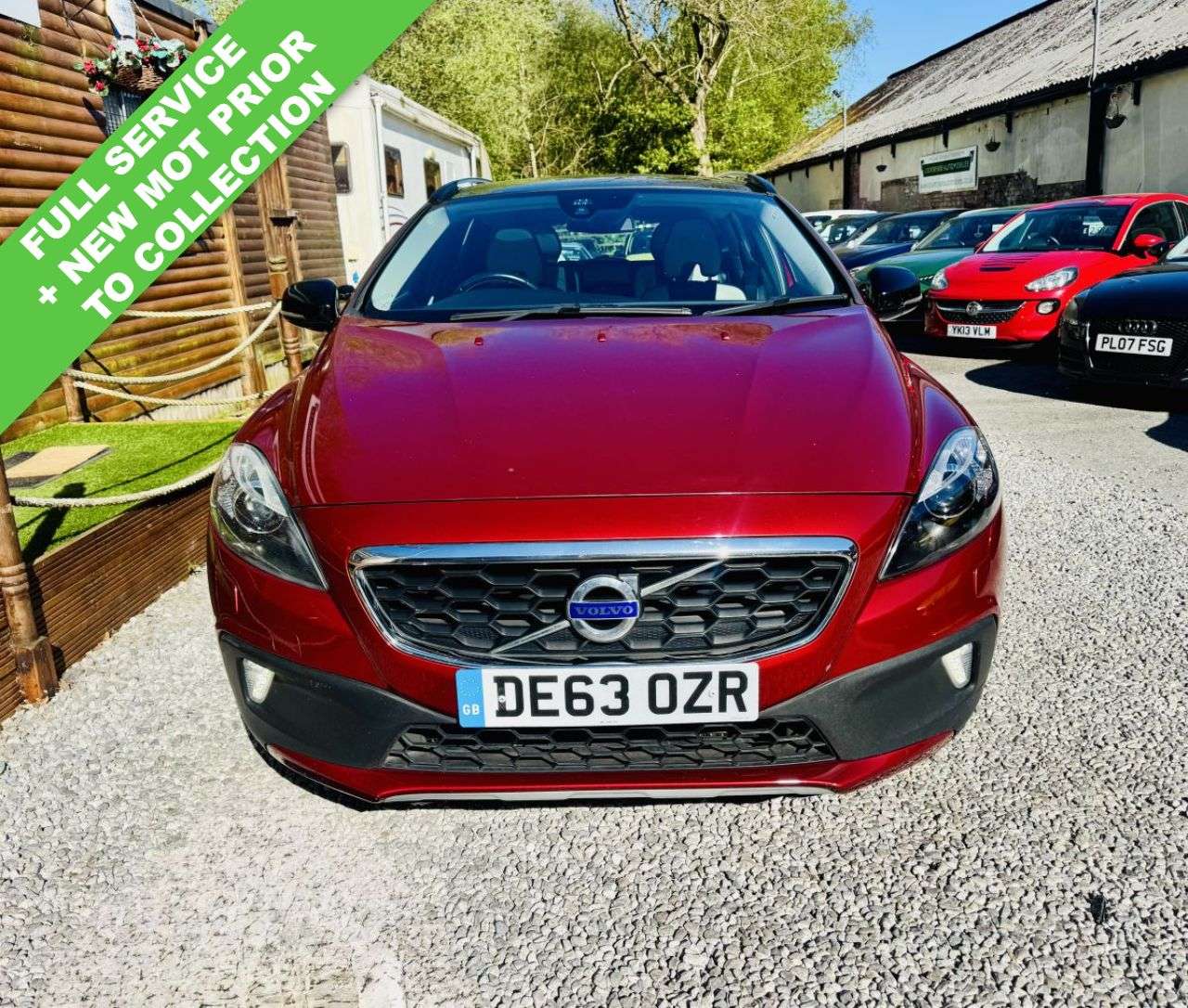 A 2013 VOLVO V40 CROSS COUNTRY 1.6 D2 Lux Hatchback 5dr Diesel Manual Euro 5 (s/s) (115 ps) A 2013 VOLVO V40 CROSS COUNTRY 1.6 D2 Lux Hatchback 5dr Diesel Manual Euro 5 (s/s) (115 ps)