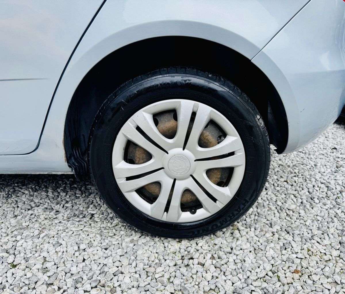 2011 SKODA FABIA 2011 SKODA FABIA