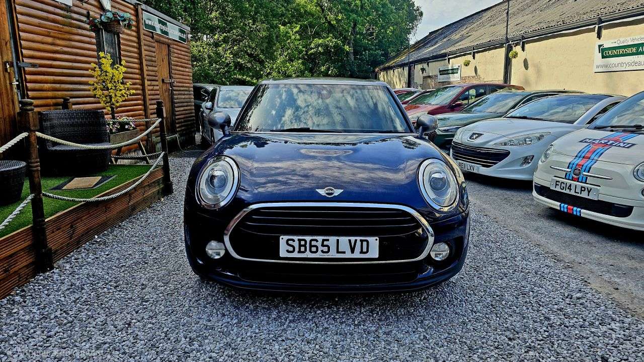 A 2015 MINI CLUBMAN 1.5 Cooper Estate 6dr Petrol Manual Euro 6 (s/s) (136 ps) # ALLOYS # XENON A 2015 MINI CLUBMAN 1.5 Cooper Estate 6dr Petrol Manual Euro 6 (s/s) (136 ps) # ALLOYS # XENON