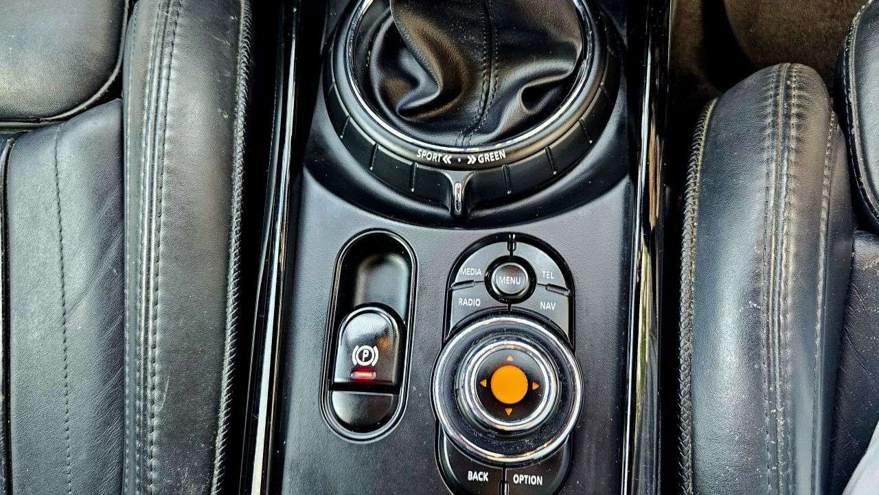 2015 MINI CLUBMAN 2015 MINI CLUBMAN