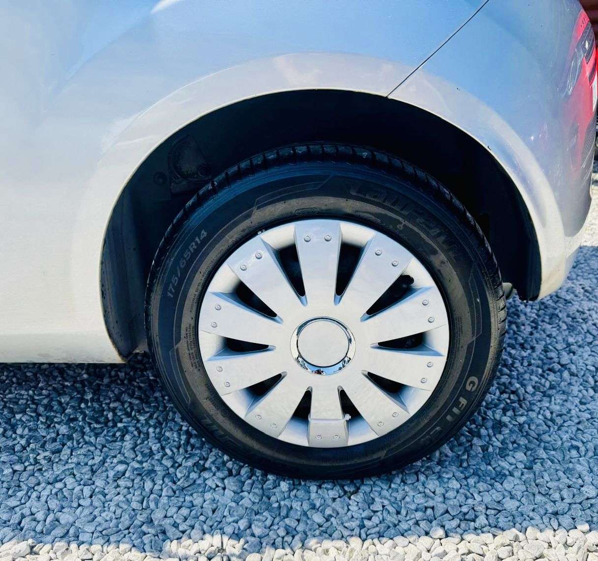 2011 FORD KA 2011 FORD KA