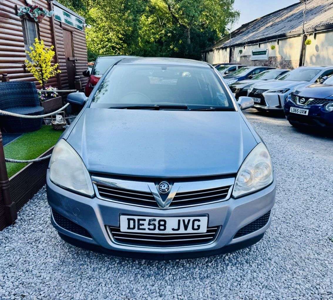 A 2008 VAUXHALL ASTRA 1.4i 16v Breeze Hatchback 5dr Petrol Manual (146 g/km, 89 bhp) NEW MOT TO J A 2008 VAUXHALL ASTRA 1.4i 16v Breeze Hatchback 5dr Petrol Manual (146 g/km, 89 bhp) NEW MOT TO J