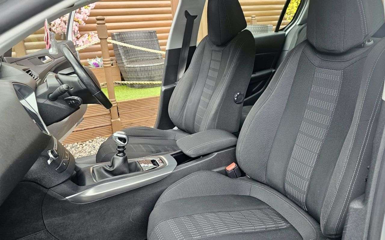 2017 PEUGEOT 308 2017 PEUGEOT 308