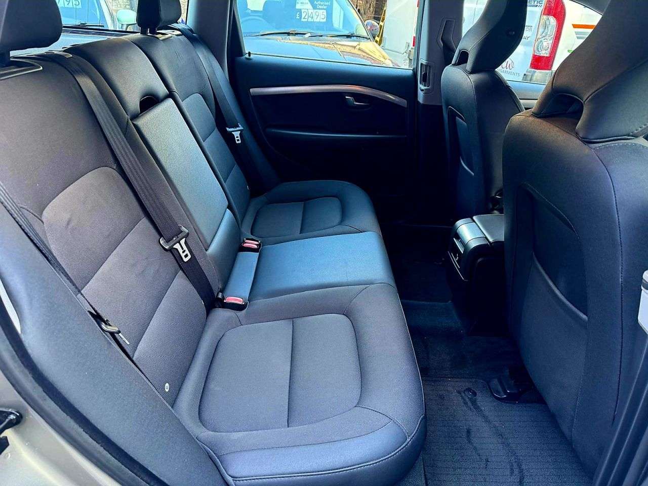 2011 VOLVO V70 2011 VOLVO V70