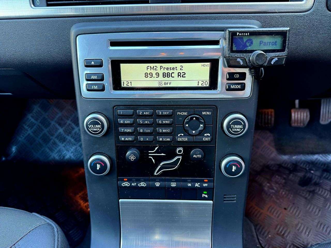 2011 VOLVO V70 2011 VOLVO V70