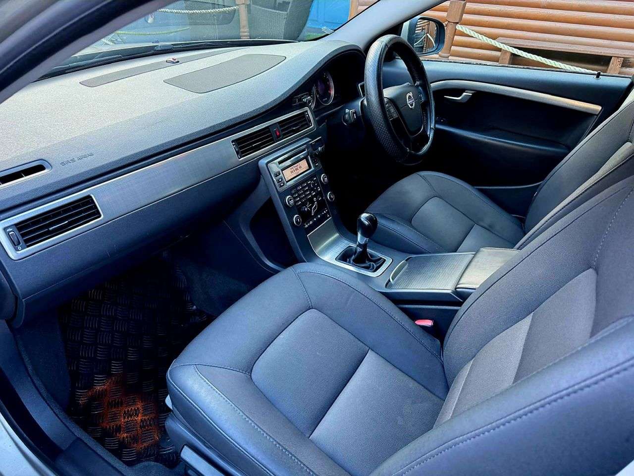 2011 VOLVO V70 2011 VOLVO V70
