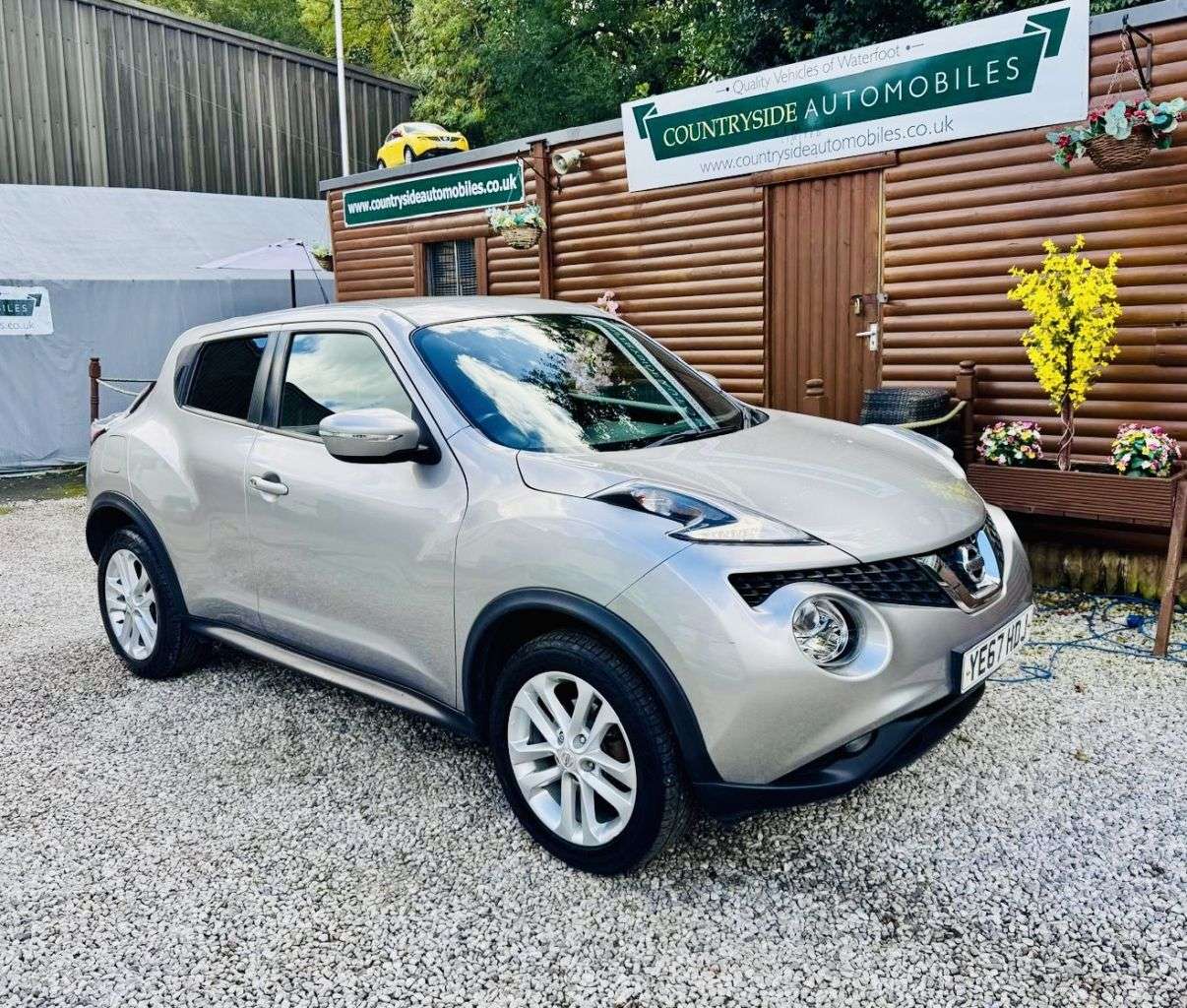 A 2017 NISSAN JUKE 1.2 DIG-T N-Connecta SUV 5dr Petrol Manual Euro 6 (s/s) (115 ps) CLIMATE CO A 2017 NISSAN JUKE 1.2 DIG-T N-Connecta SUV 5dr Petrol Manual Euro 6 (s/s) (115 ps) CLIMATE CO