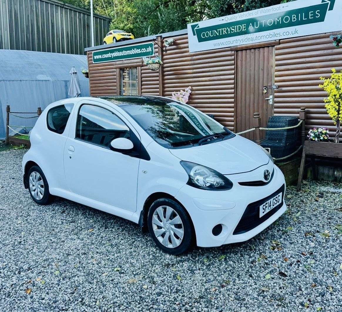 A 2014 TOYOTA AYGO 1.0 VVT-i Move Hatchback 3dr Petrol Manual Euro 5 (68 ps) 2 KEYS A 2014 TOYOTA AYGO 1.0 VVT-i Move Hatchback 3dr Petrol Manual Euro 5 (68 ps) 2 KEYS