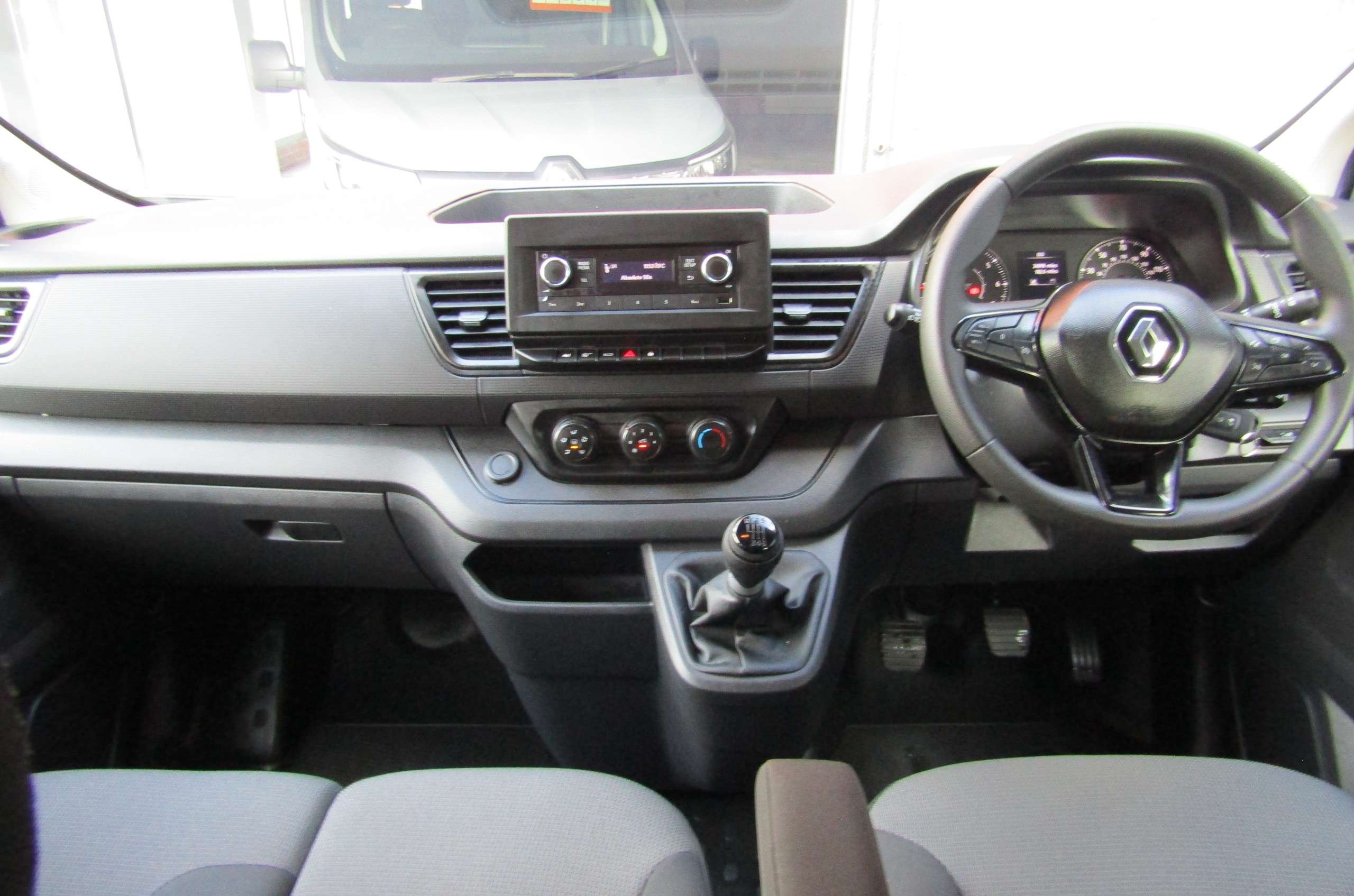 2024 RENAULT TRAFIC 2024 RENAULT TRAFIC