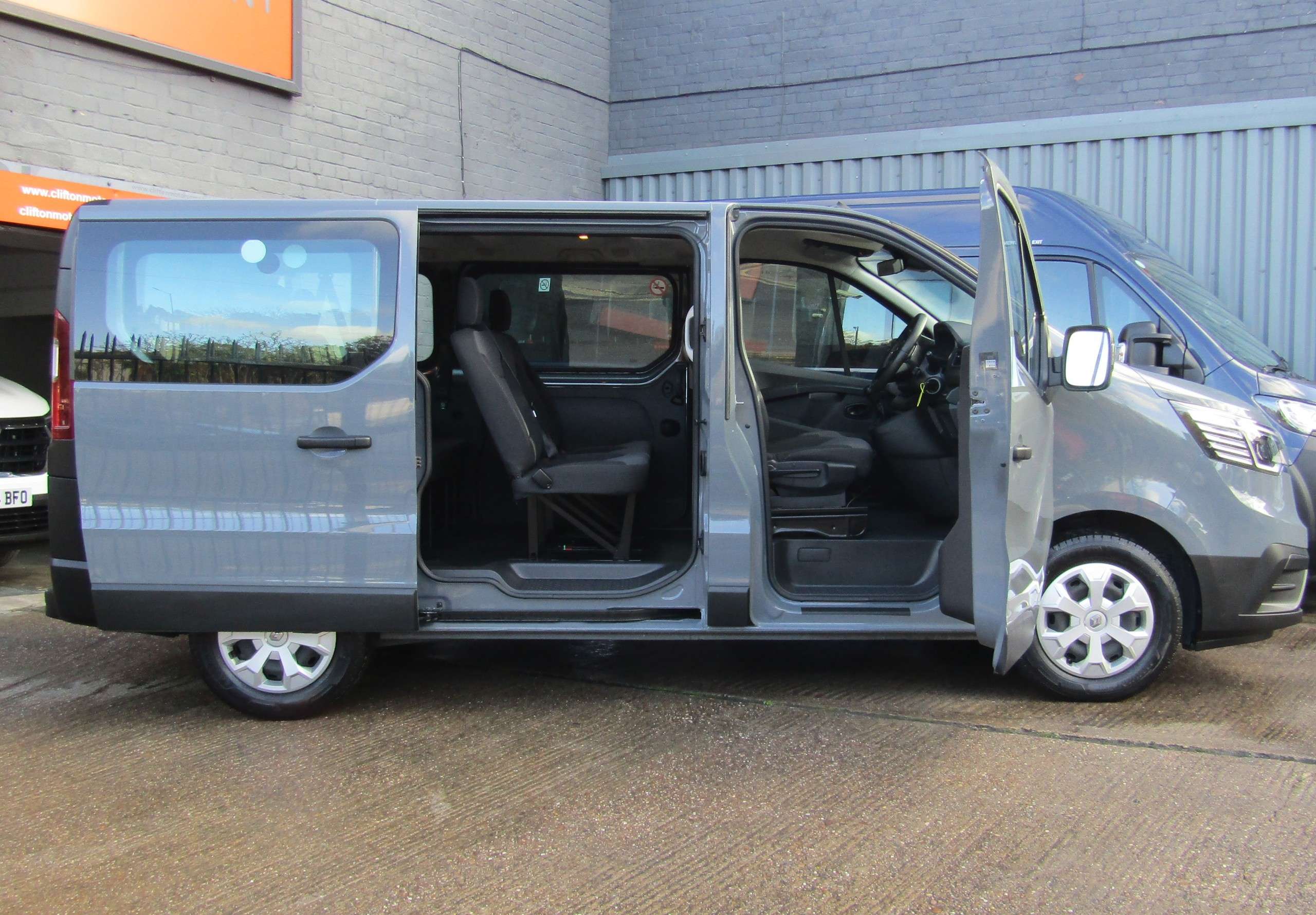 2022 RENAULT TRAFIC 2022 RENAULT TRAFIC