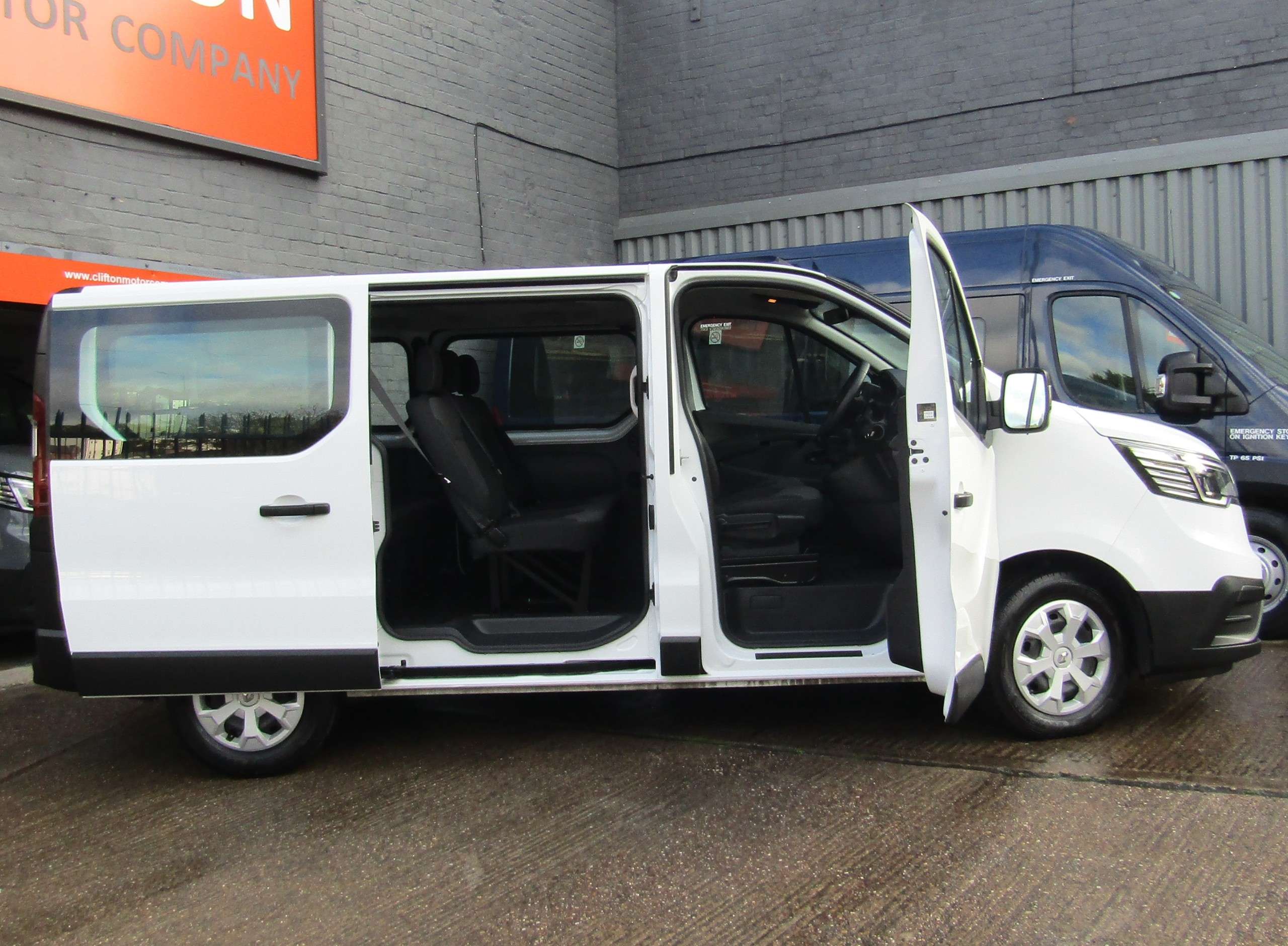 2024 RENAULT TRAFIC 2024 RENAULT TRAFIC