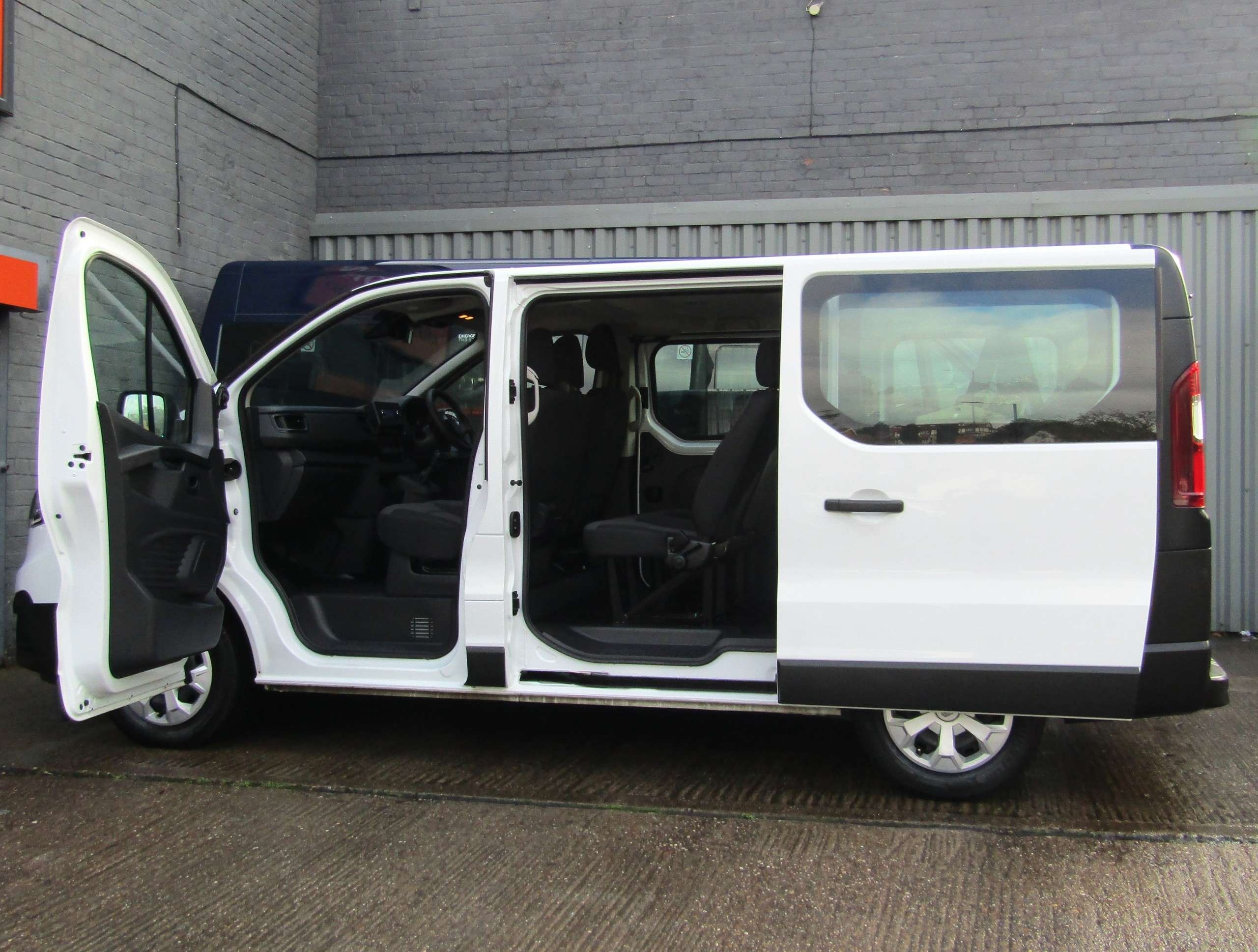2024 RENAULT TRAFIC 2024 RENAULT TRAFIC