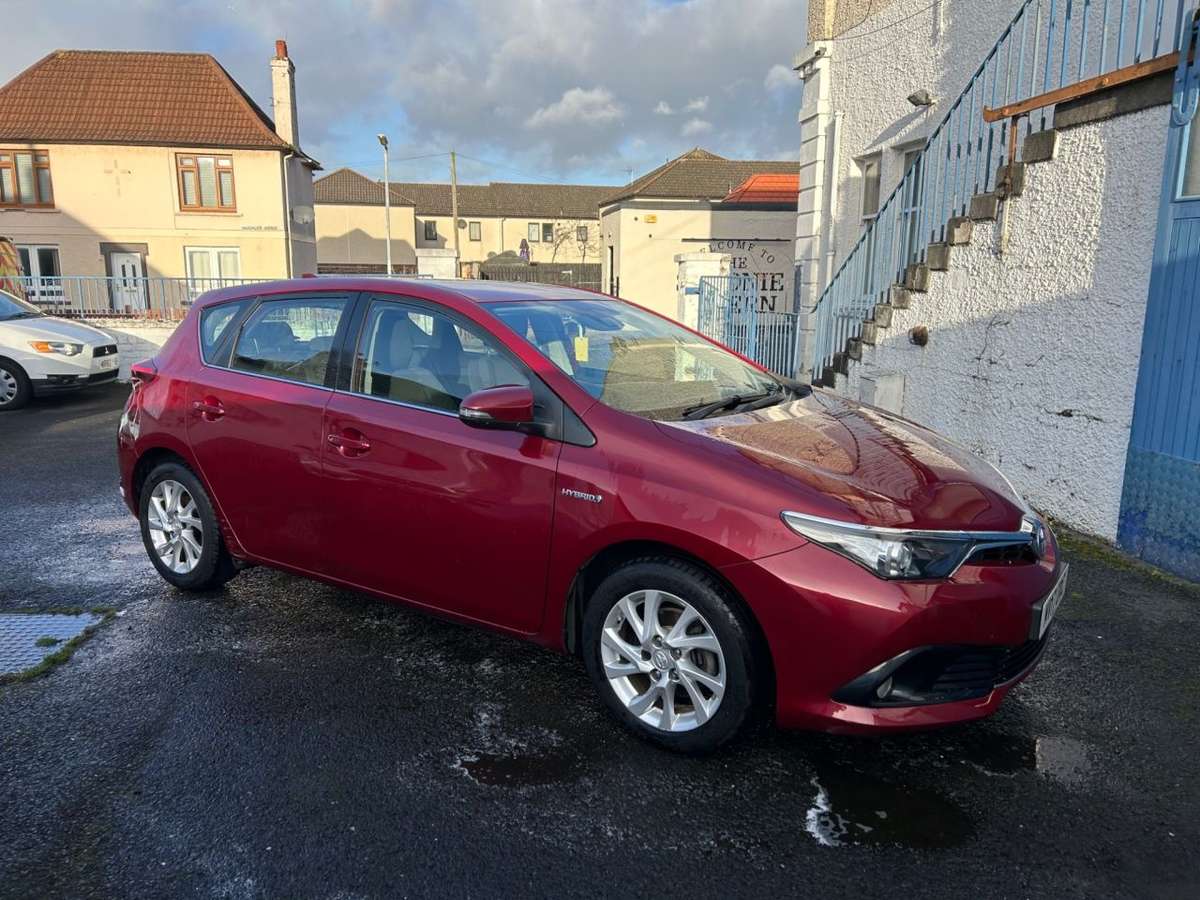 Check out this Toyota Auris 2017 Hybrid Electric Automatic