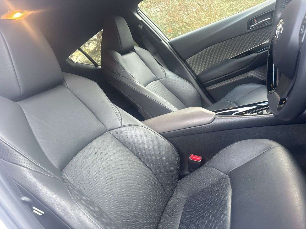 2023 TOYOTA C-HR 2023 TOYOTA C-HR