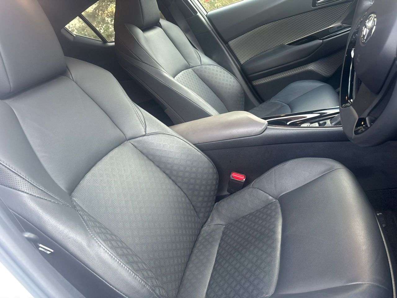 2023 TOYOTA C-HR 2023 TOYOTA C-HR