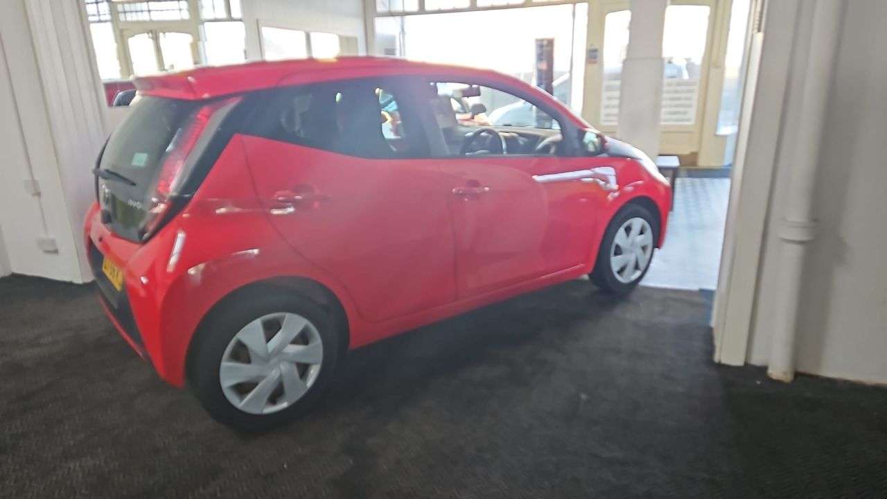 A 2016 TOYOTA AYGO 1.0 VVT-i x-play Hatchback 5dr Petrol Manual Euro 6 (68 ps) A 2016 TOYOTA AYGO 1.0 VVT-i x-play Hatchback 5dr Petrol Manual Euro 6 (68 ps)
