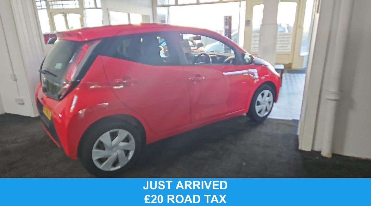 A 2016 TOYOTA AYGO 1.0 VVT-i x-play Hatchback 5dr Petrol Manual Euro 6 (68 ps) A 2016 TOYOTA AYGO 1.0 VVT-i x-play Hatchback 5dr Petrol Manual Euro 6 (68 ps)