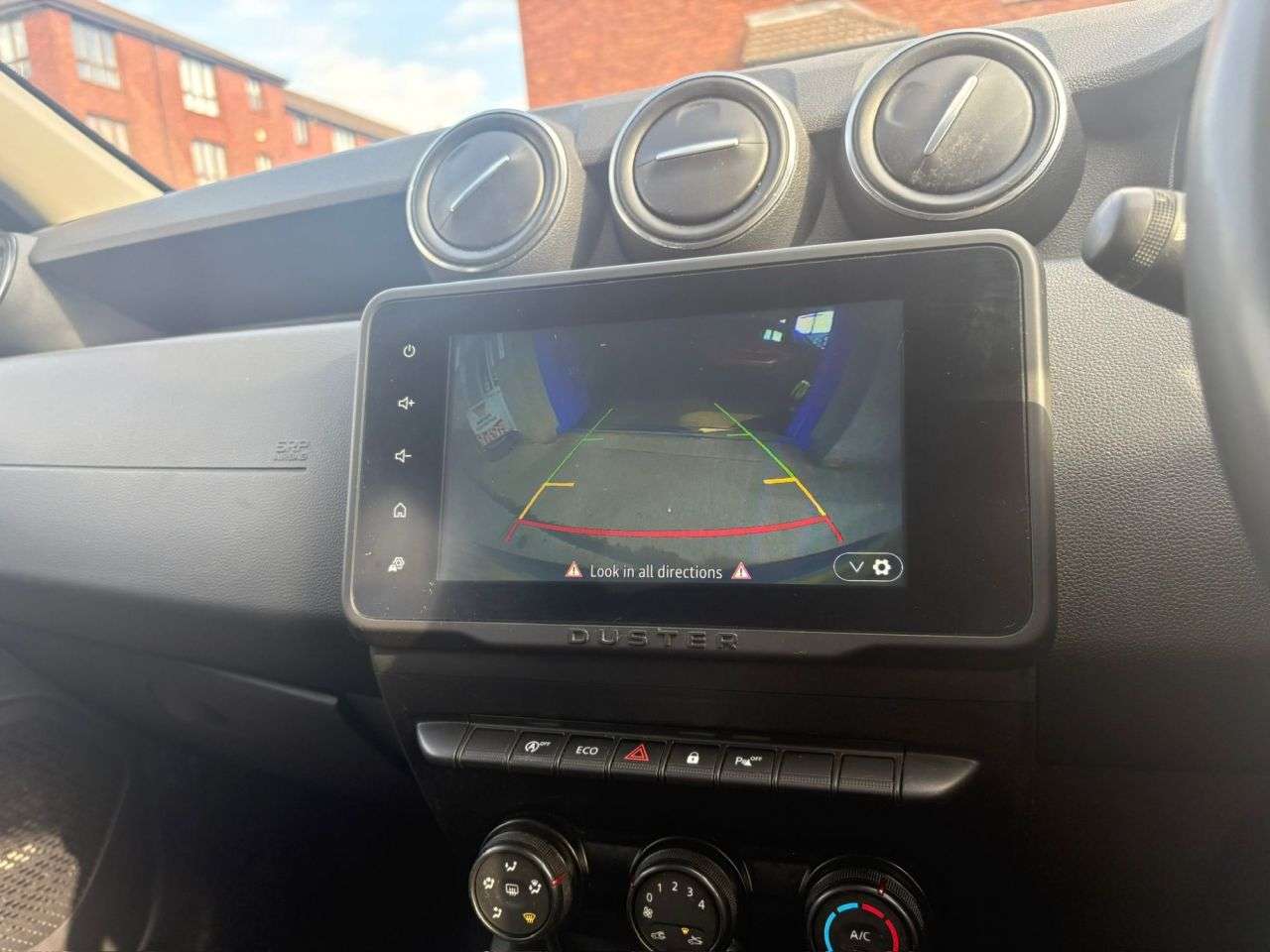 A 2022 DACIA DUSTER 1.0 TCe Comfort SUV 5dr Bi Fuel Manual Euro 6 (s/s) (100 ps) A 2022 DACIA DUSTER 1.0 TCe Comfort SUV 5dr Bi Fuel Manual Euro 6 (s/s) (100 ps)