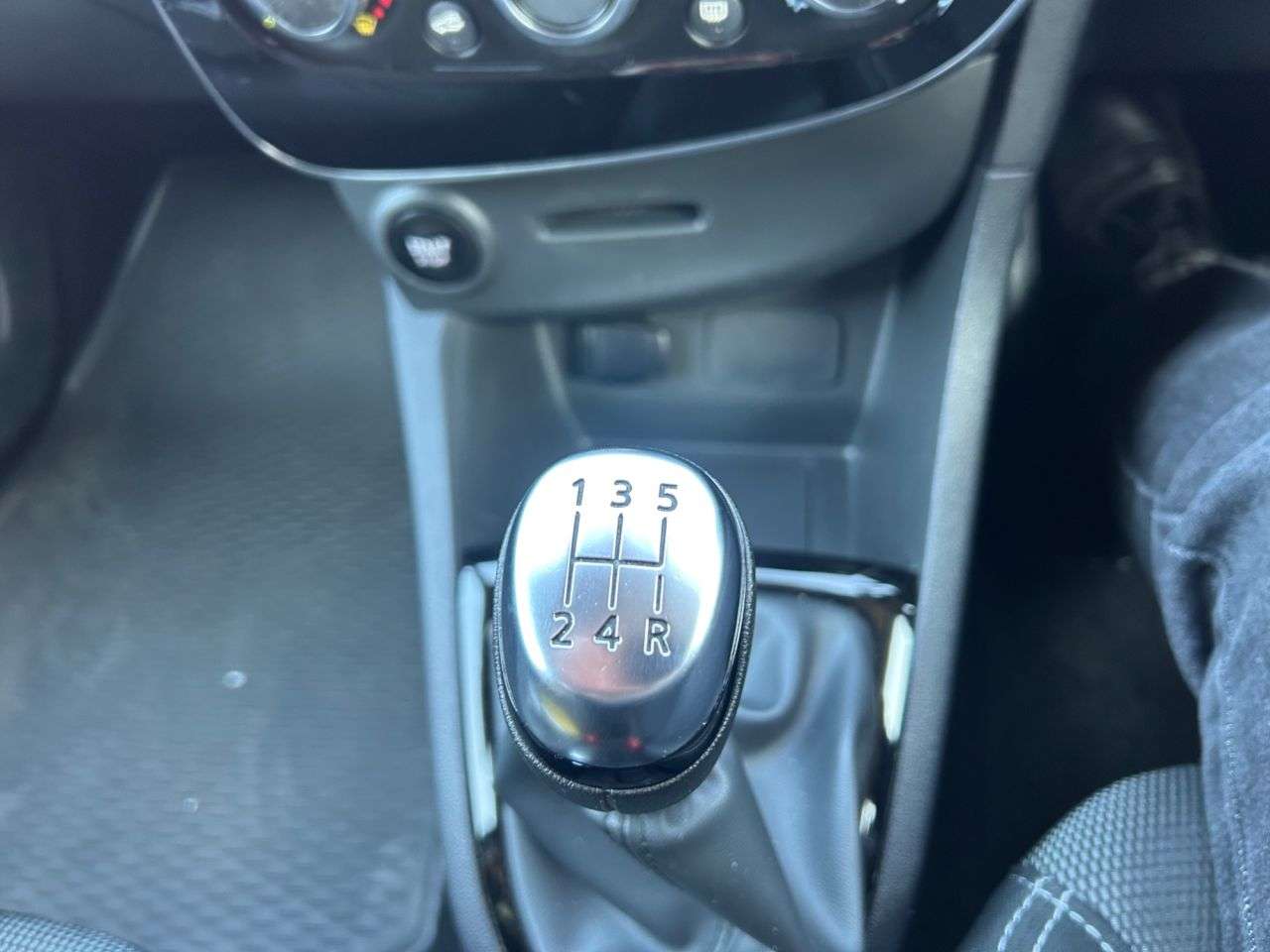 2019 RENAULT CLIO 2019 RENAULT CLIO