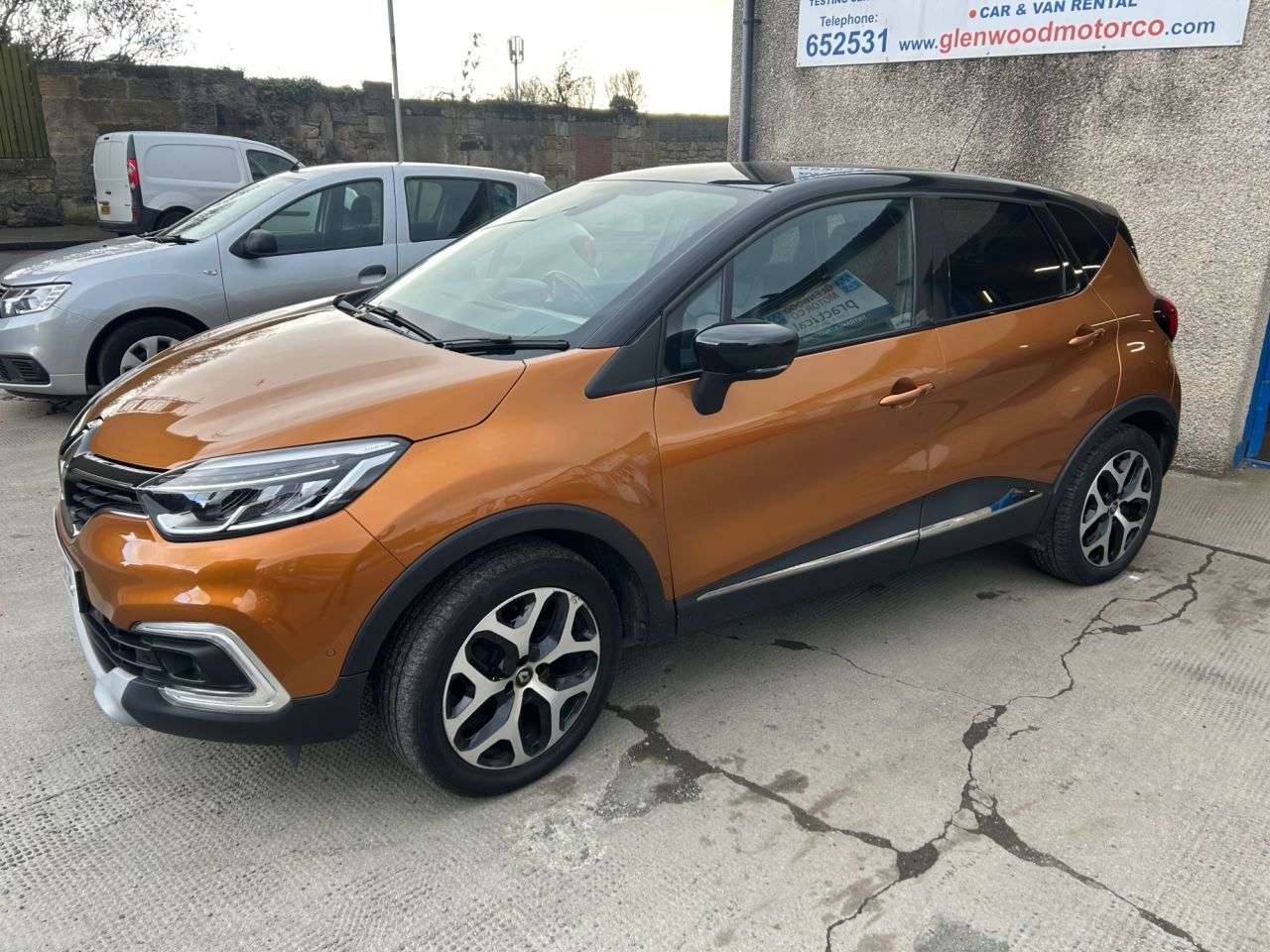 A 2019 RENAULT CAPTUR 0.9 TCe ENERGY GT Line SUV 5dr Petrol Manual Euro 6 (s/s) (90 ps) A 2019 RENAULT CAPTUR 0.9 TCe ENERGY GT Line SUV 5dr Petrol Manual Euro 6 (s/s) (90 ps)