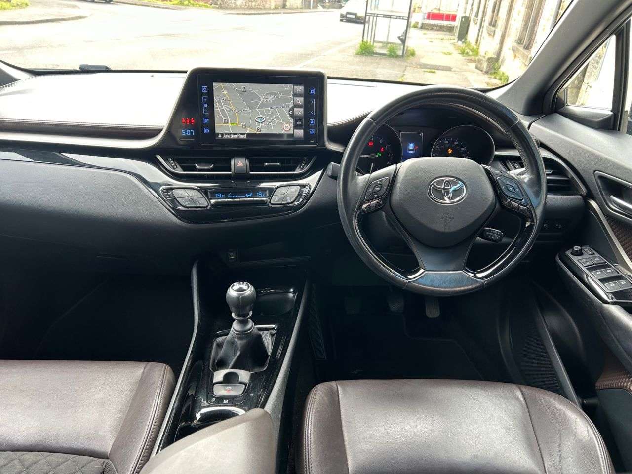 A 2017 TOYOTA C-HR 1.2 VVT-i Excel SUV 5dr Petrol Manual Euro 6 (s/s) (115 ps) A 2017 TOYOTA C-HR 1.2 VVT-i Excel SUV 5dr Petrol Manual Euro 6 (s/s) (115 ps)