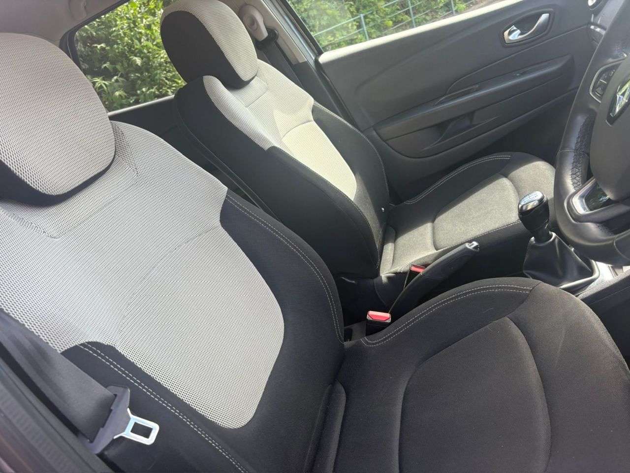 A 2018 RENAULT CAPTUR 0.9 TCe ENERGY Iconic SUV 5dr Petrol Manual Euro 6 (s/s) (90 ps) A 2018 RENAULT CAPTUR 0.9 TCe ENERGY Iconic SUV 5dr Petrol Manual Euro 6 (s/s) (90 ps)