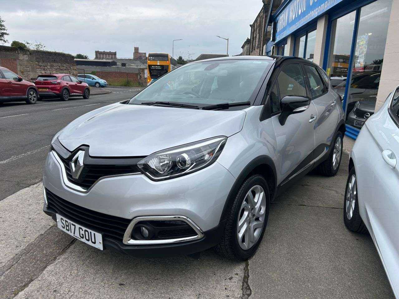 A 2017 RENAULT CAPTUR 1.5 dCi ENERGY Dynamique Nav SUV 5dr Diesel Manual Euro 6 (s/s) (90 ps) A 2017 RENAULT CAPTUR 1.5 dCi ENERGY Dynamique Nav SUV 5dr Diesel Manual Euro 6 (s/s) (90 ps)