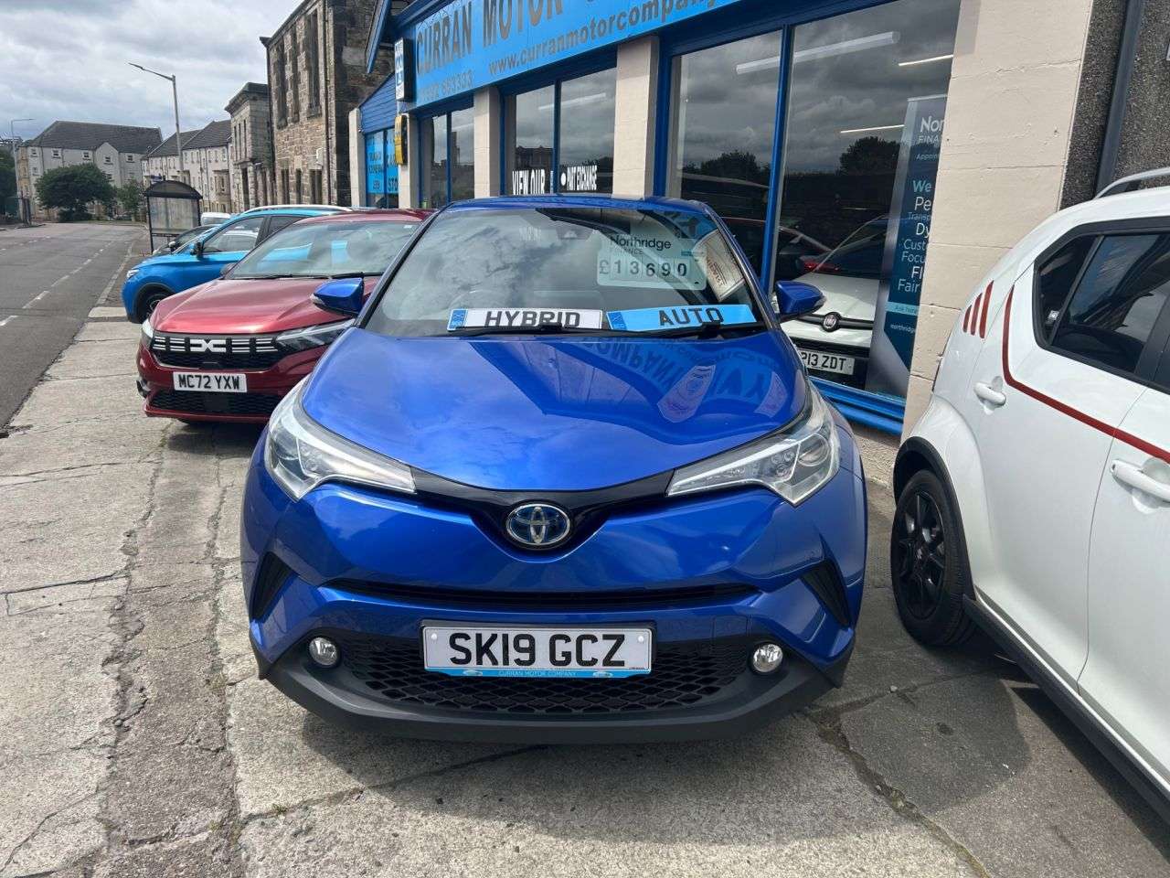 A 2019 TOYOTA C-HR 1.8 VVT-h Design SUV 5dr Petrol Hybrid CVT Euro 6 (s/s) (122 ps) A 2019 TOYOTA C-HR 1.8 VVT-h Design SUV 5dr Petrol Hybrid CVT Euro 6 (s/s) (122 ps)
