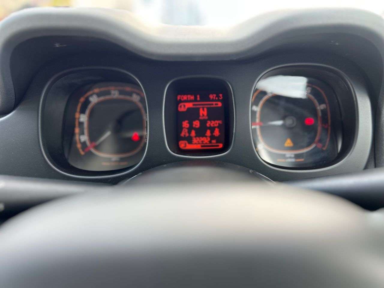 A 2016 FIAT PANDA 0.9 TwinAir Lounge Hatchback 5dr Petrol Dualogic Euro 6 (s/s) (85 bhp) A 2016 FIAT PANDA 0.9 TwinAir Lounge Hatchback 5dr Petrol Dualogic Euro 6 (s/s) (85 bhp)