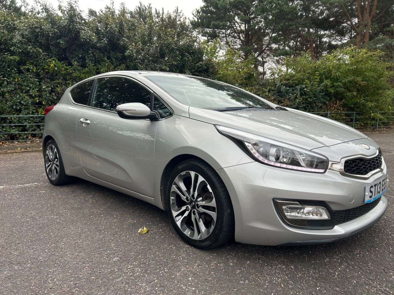 A 2013 KIA PROCEED 1.6 CRDi EcoDynamics SE Hatchback 3dr Diesel Manual Euro 5 (s/s) (126 bhp) A 2013 KIA PROCEED 1.6 CRDi EcoDynamics SE Hatchback 3dr Diesel Manual Euro 5 (s/s) (126 bhp)