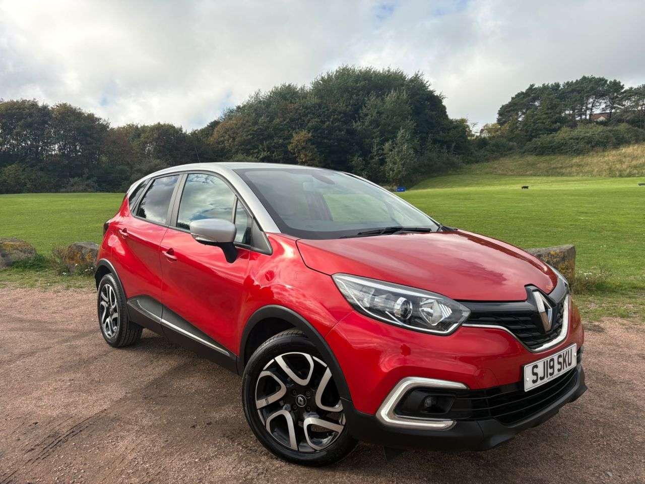 A 2019 RENAULT CAPTUR 0.9 TCe ENERGY Iconic SUV 5dr Petrol Manual Euro 6 (s/s) (90 ps) A 2019 RENAULT CAPTUR 0.9 TCe ENERGY Iconic SUV 5dr Petrol Manual Euro 6 (s/s) (90 ps)
