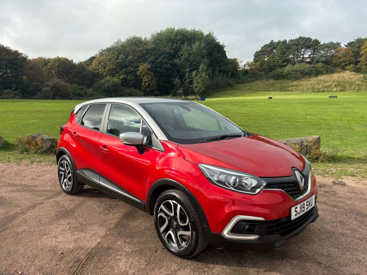 A 2019 RENAULT CAPTUR 0.9 TCe ENERGY Iconic SUV 5dr Petrol Manual Euro 6 (s/s) (90 ps) A 2019 RENAULT CAPTUR 0.9 TCe ENERGY Iconic SUV 5dr Petrol Manual Euro 6 (s/s) (90 ps)