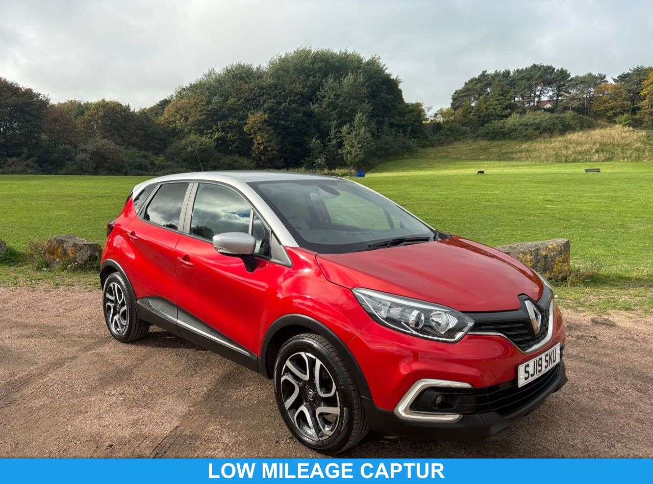 A 2019 RENAULT CAPTUR 0.9 TCe ENERGY Iconic SUV 5dr Petrol Manual Euro 6 (s/s) (90 ps) A 2019 RENAULT CAPTUR 0.9 TCe ENERGY Iconic SUV 5dr Petrol Manual Euro 6 (s/s) (90 ps)