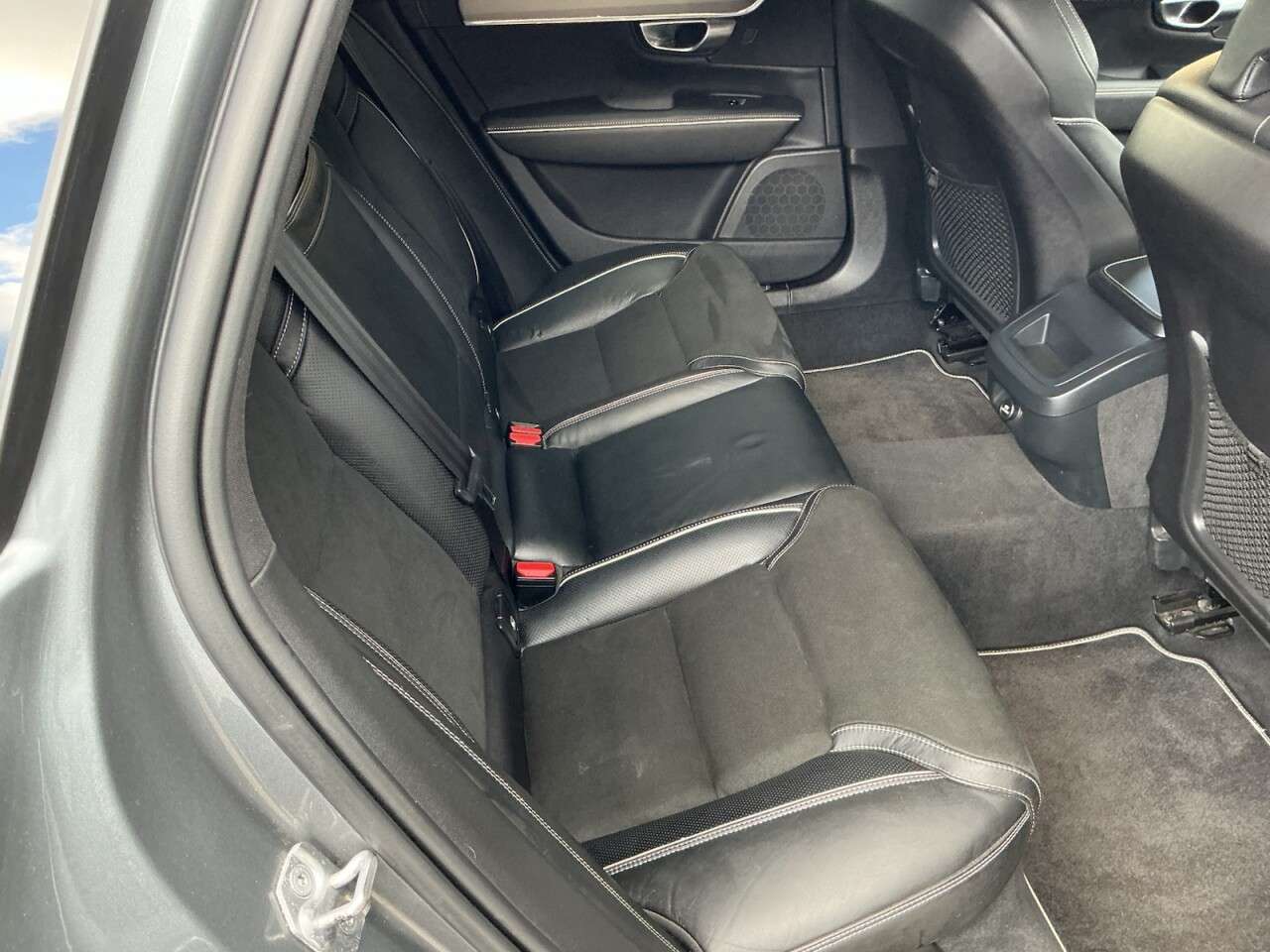 2019 VOLVO V90 2019 VOLVO V90