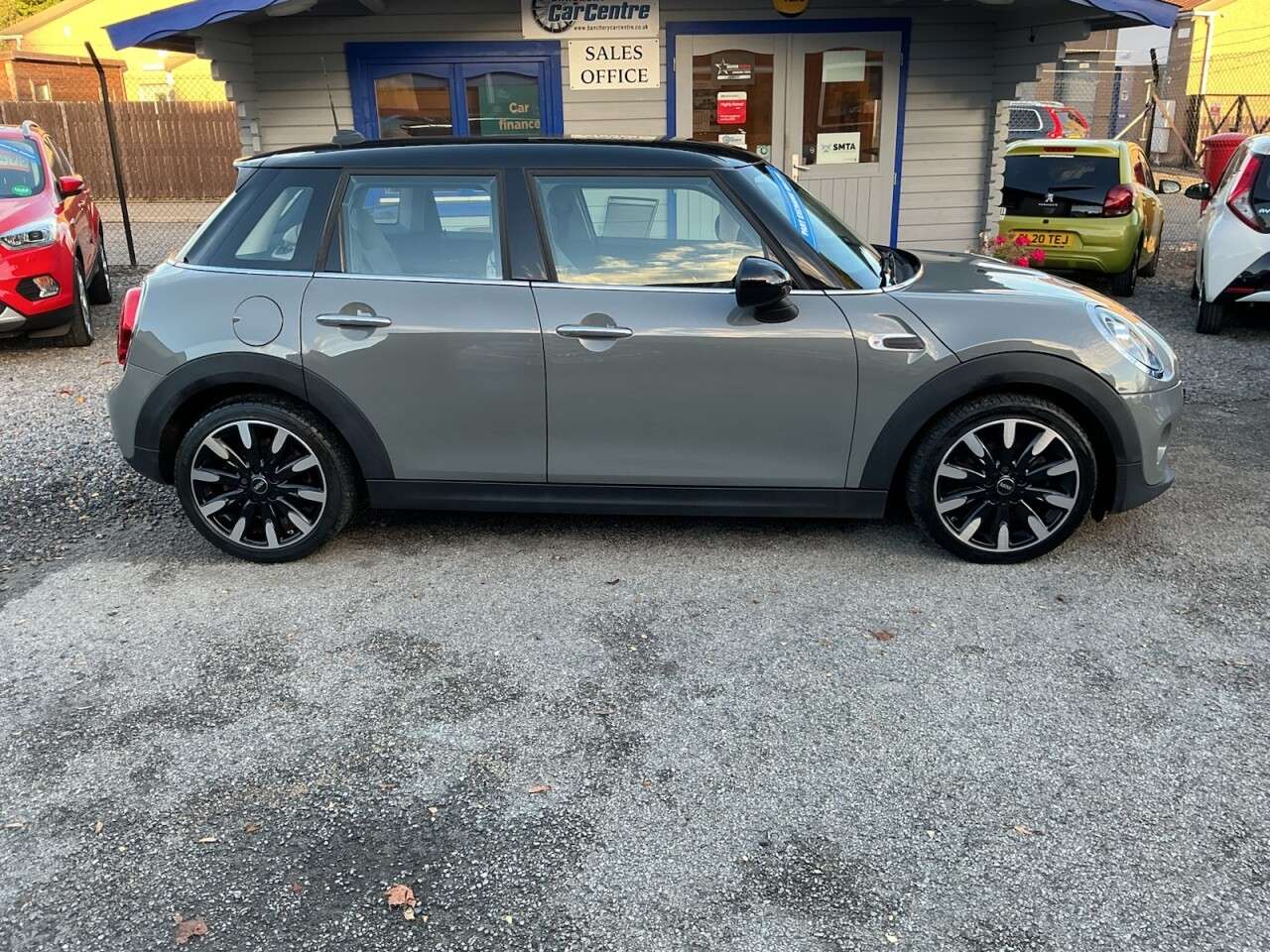 A 2018 MINI HATCH 1.5 Cooper Exclusive Hatchback 5dr Petrol Manual Euro 6 (s/s) (136 ps) Free A 2018 MINI HATCH 1.5 Cooper Exclusive Hatchback 5dr Petrol Manual Euro 6 (s/s) (136 ps) Free