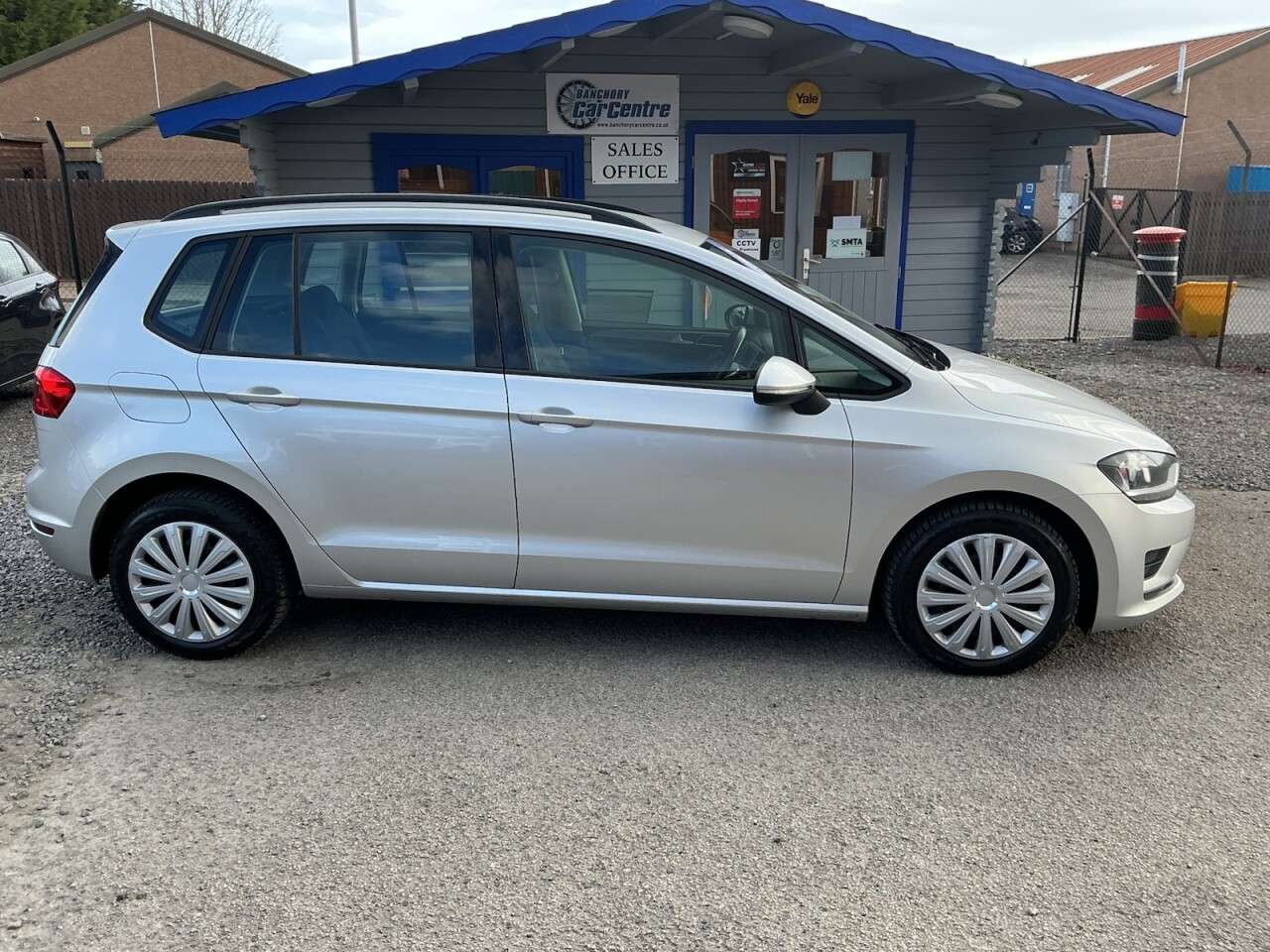 A 2016 VOLKSWAGEN GOLF SV 1.6 TDI BlueMotion Tech SE MPV 5dr Diesel DSG Euro 6 (s/s) (110 ps) Automat A 2016 VOLKSWAGEN GOLF SV 1.6 TDI BlueMotion Tech SE MPV 5dr Diesel DSG Euro 6 (s/s) (110 ps) Automat